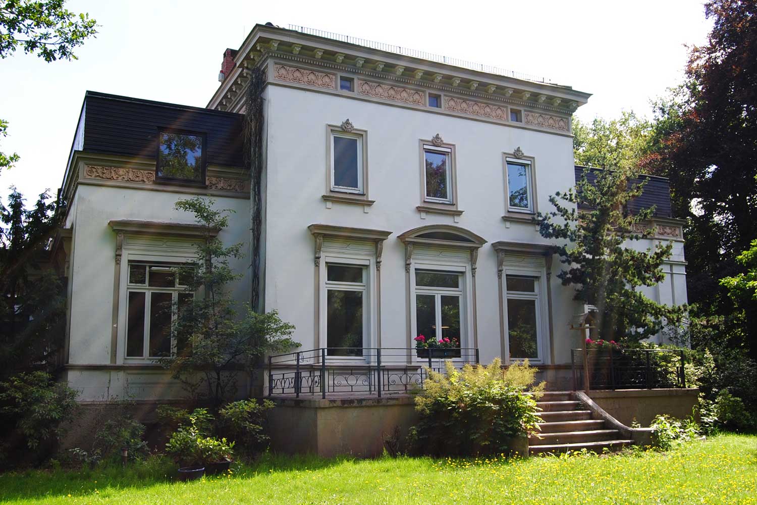 Villa – Stiftung Alten Eichen Bremen Bis heute ist die Einrichtung an der Leher Heerstraße ansässig.