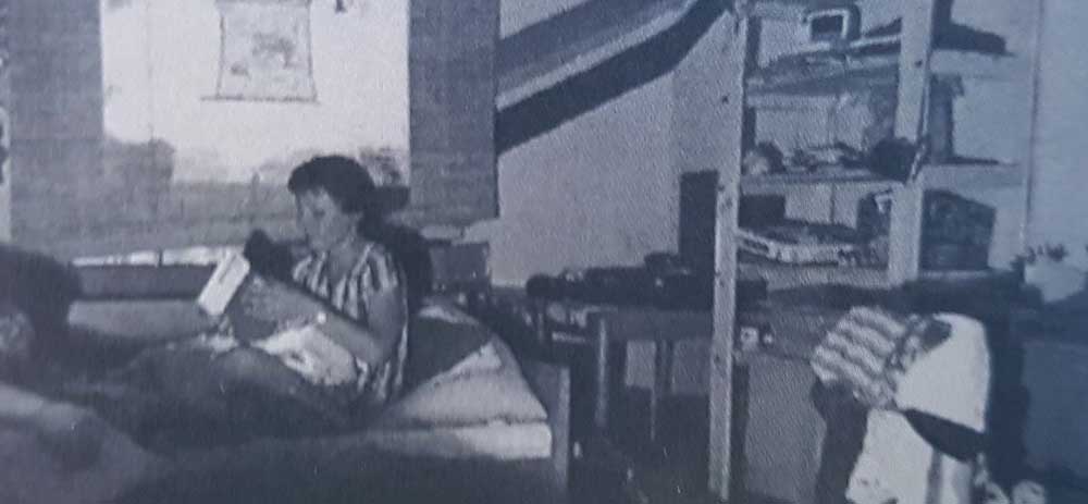 Zweierzimmer: Zweierzimmer lösen den großen Schlafsaal ab. Zweierzimmer: Zweierzimmer lösen den großen Schlafsaal ab.